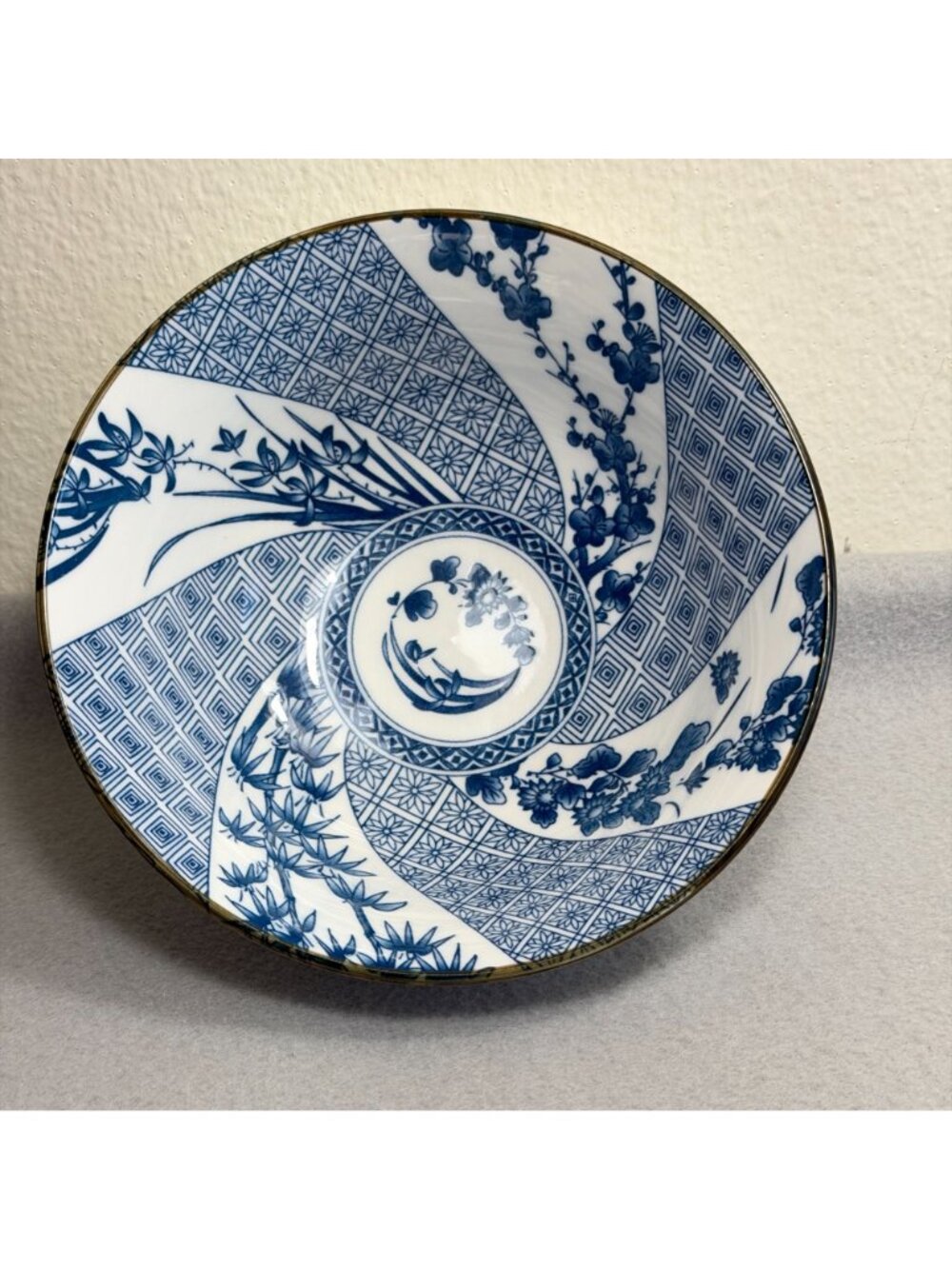 Japanese Blue and White Geometric Floral Porcelain 6" Ramen Soup Bowl - Picture 5 of 9